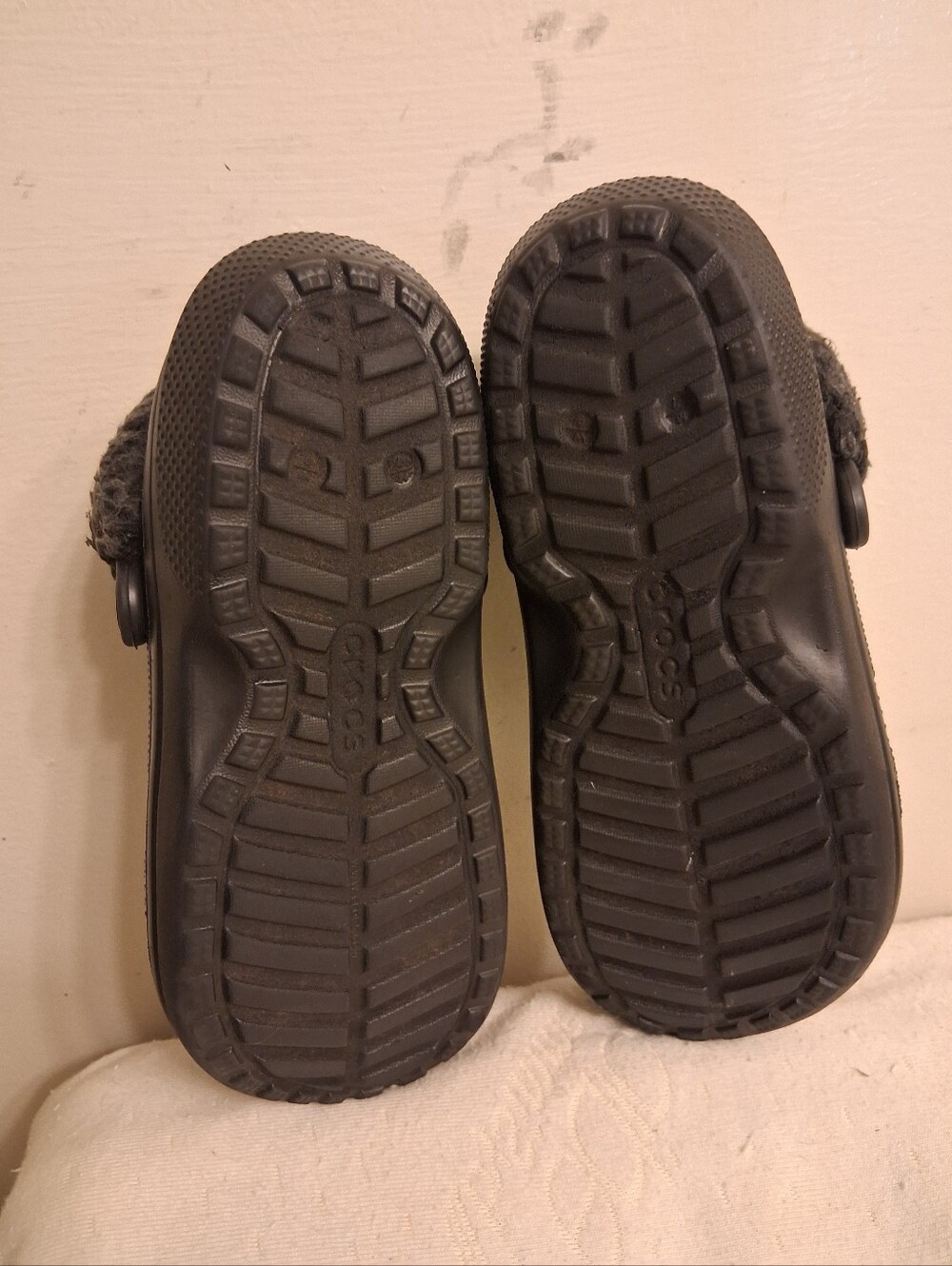 Crocs Womens Classic Lined Clog - Black Size Mens 7, Womens 9 - Picture 4 of 16